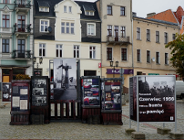 Gniezno - ostatni przystanek na trasie wystawy plenerowej "Poznański Czerwiec 1956. Oblicza buntu i jego pamięć".